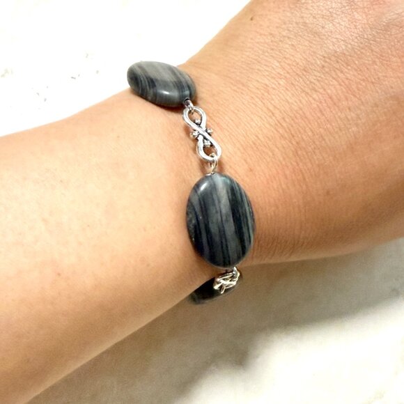 2/$20, Genuine Dark Grey Banded Agate Bracelet w/ Heart Arrow Toggle - Picture 9 of 10